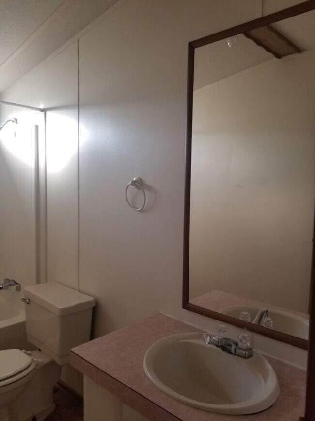 Building Photo - 101 Ann Dr