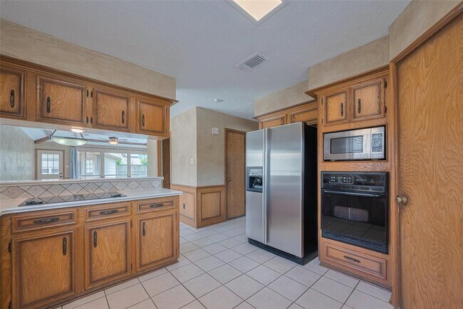 Building Photo - 14911 Sun Harbor Dr