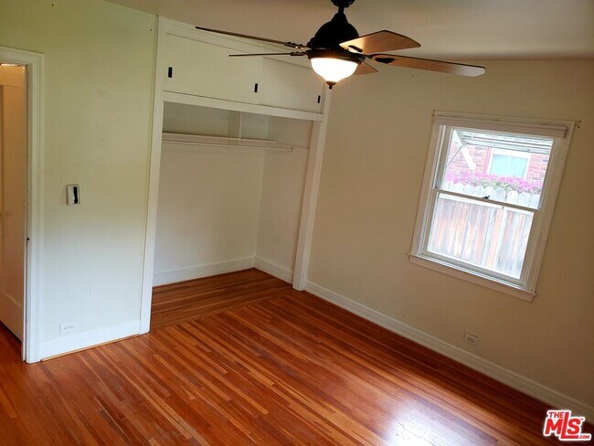 Building Photo - 1710 Oakwood St