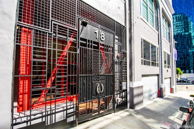 Building Photo - 18 Lansing St