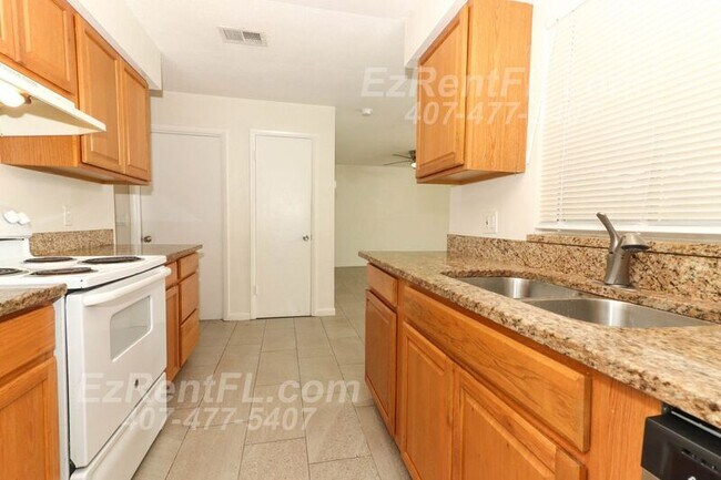 Building Photo - 858 Bishop Dr