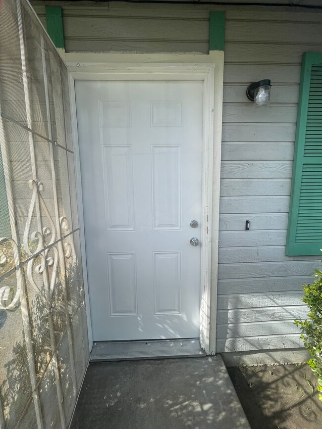Building Photo - 3 Bedroom  2 bathroom home in Oakdale.