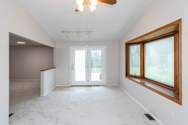 Building Photo - 6757 Summerdale Dr