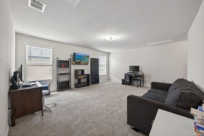 Building Photo - 4 Bedroom/2.5 Bath Summerhill Subdivision