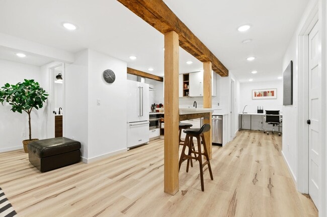 Building Photo - 6bd/3.25ba Seattle House