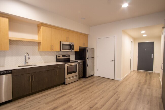 Building Photo - Spacious 1 Bedroom + Office with Luxe Finishes!