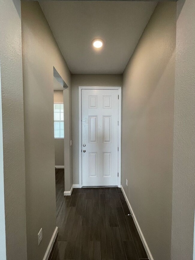 Building Photo - Move-In Special! Get 50% off your 2nd mont...