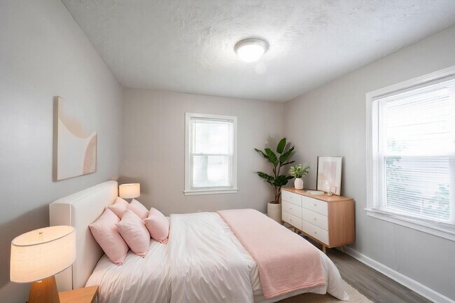 Building Photo - "Charming 3-Bedroom Home in Beech Grove - Cozy Living with Ample Space!"