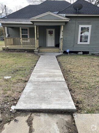 Building Photo - 810 Park Dr