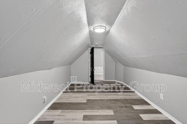 Building Photo - 6619 Etzel Ave