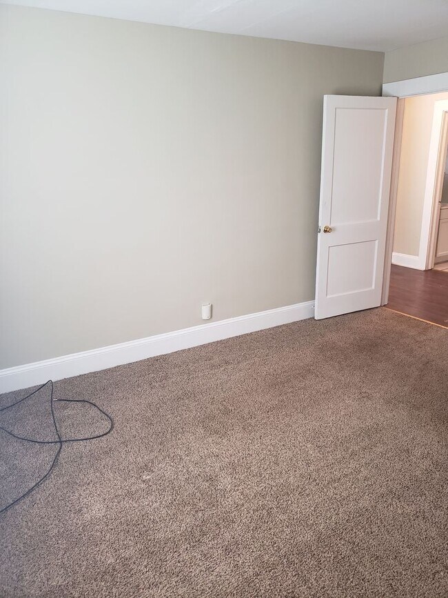 Building Photo - Duplex on Higgs St