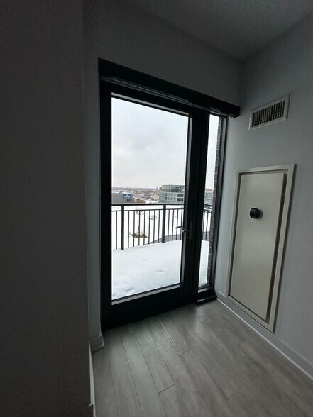 Building Photo - 1025 W Addison St