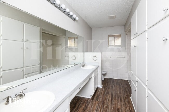 Building Photo - 1808 W Cedar Elm Dr