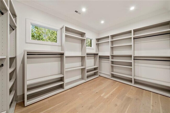 Building Photo - 1074 Moores Mill Rd NW