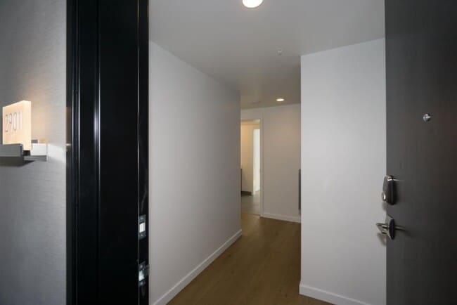 Building Photo - 2 bedroom in Seattle WA 98101