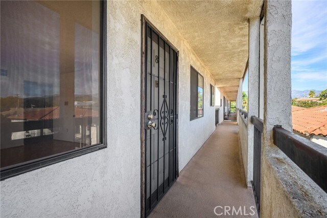 Building Photo - 1004 E Garfield Ave