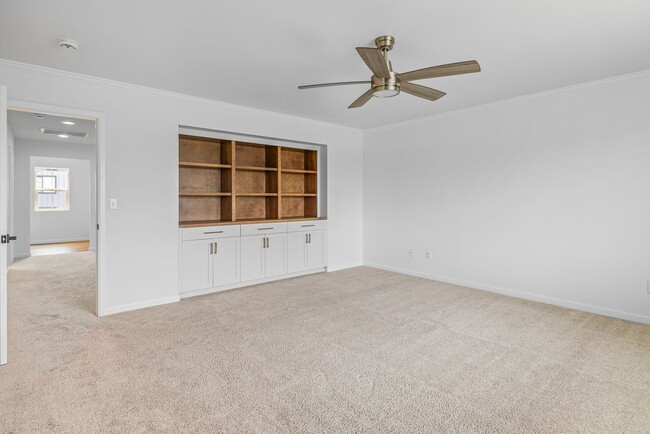 Building Photo - Immediately available 4-bedroom 3.5 bath