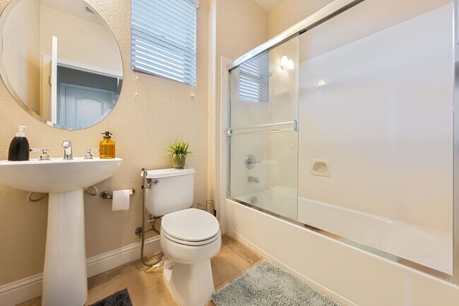 Building Photo - 9952 Spring View Way