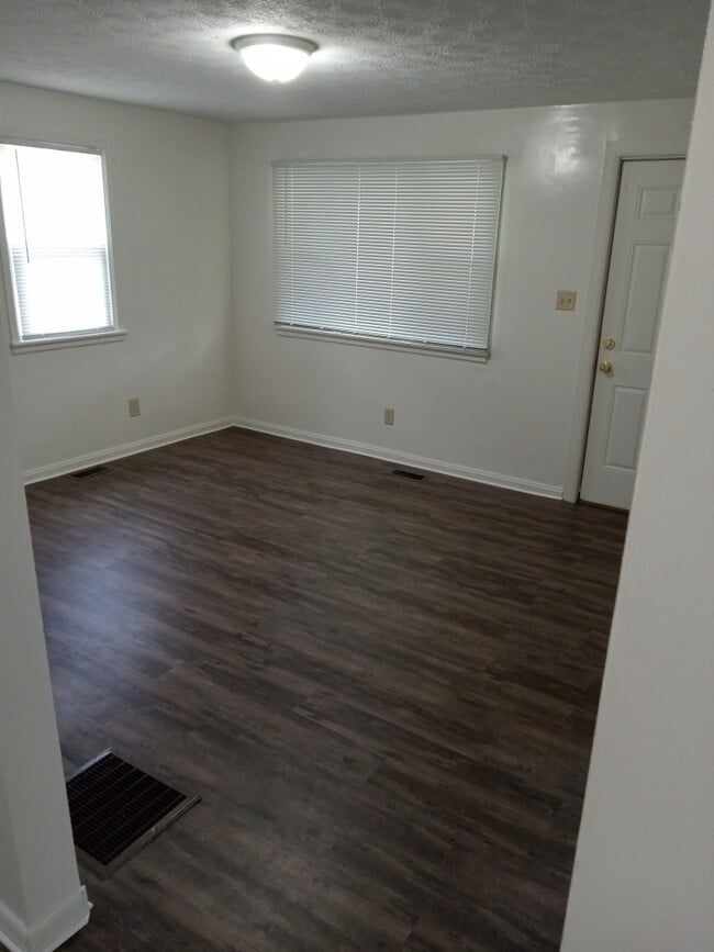 Building Photo - 929 3rd St