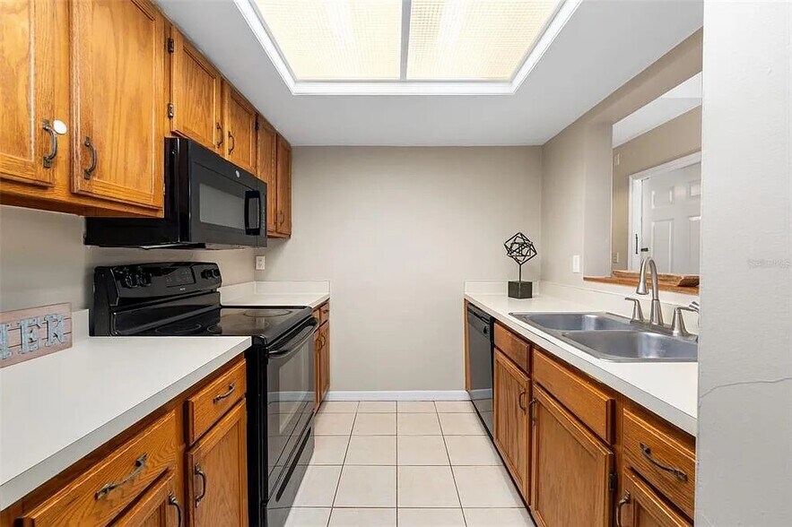 Building Photo - 911 SW 57th Ter