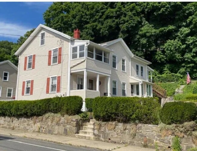 Building Photo - 165 Derby Ave