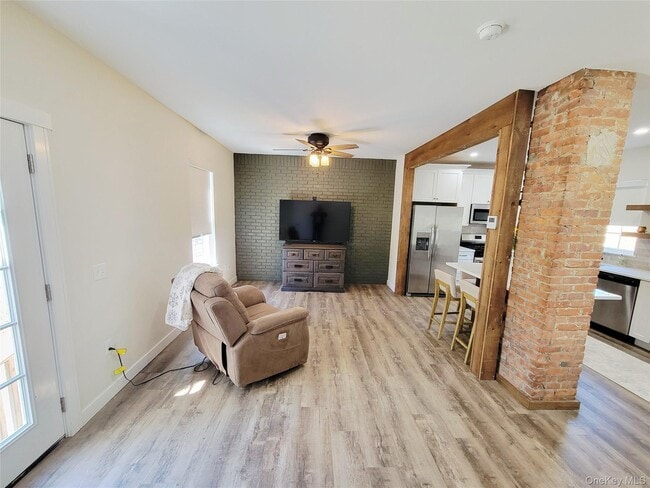 Building Photo - 434 Du Bois Rd