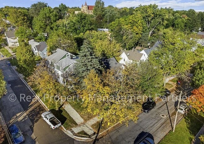 Building Photo - Baraga Duplex