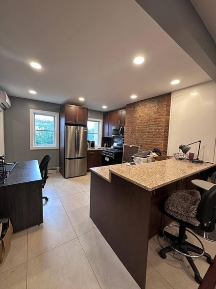 Building Photo - 387 Van Brunt St