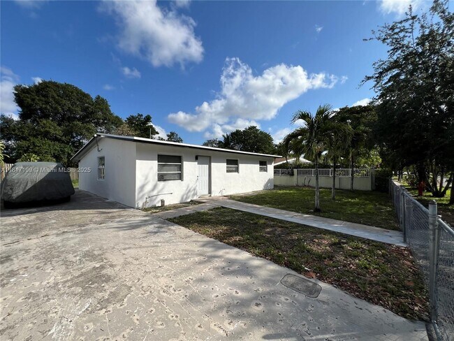 Primary Photo - 1615 NW 16th St
