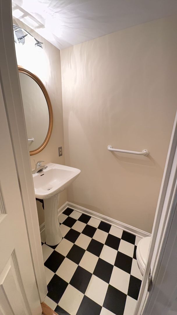 Building Photo - Two Primary Suite, Three Level Townhouse in the Pinecrest Community