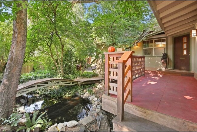 Building Photo - 200 Oregon Terrace