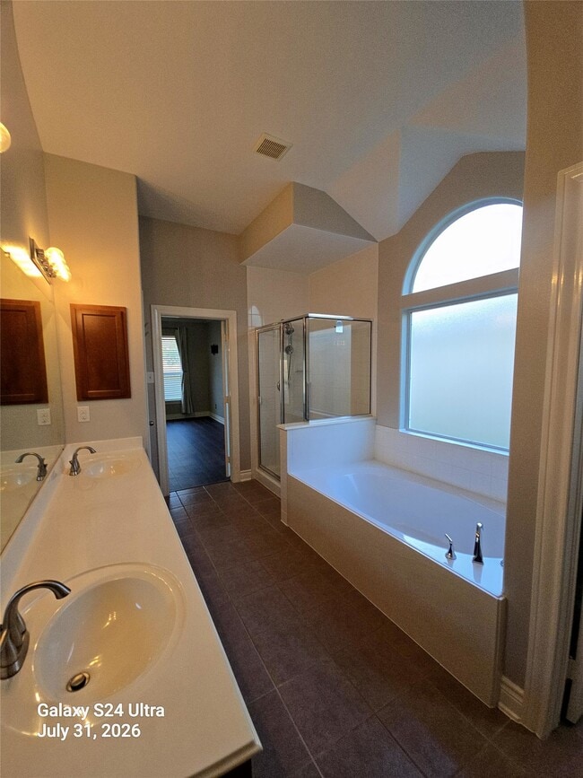 Building Photo - 5031 Gulf Stream Ln