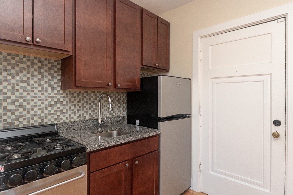 Building Photo - 4551 N Damen Ave