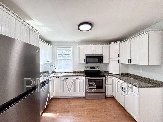 Building Photo - 98 N 12th Ave