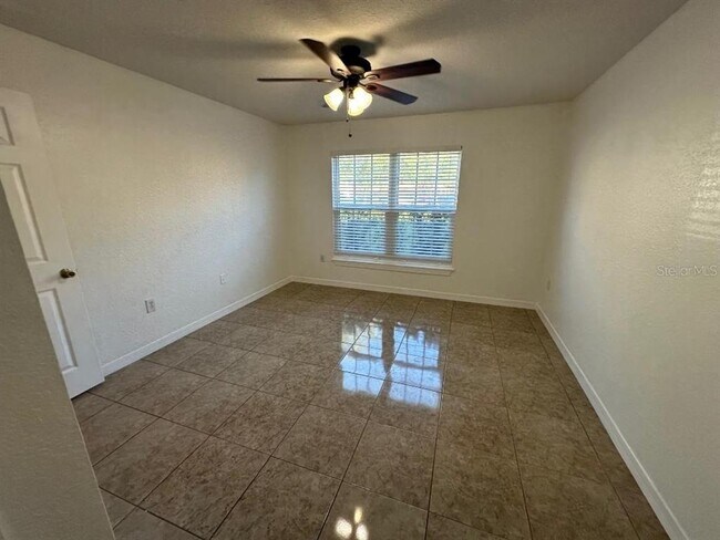 Building Photo - 5479 Vineland Rd