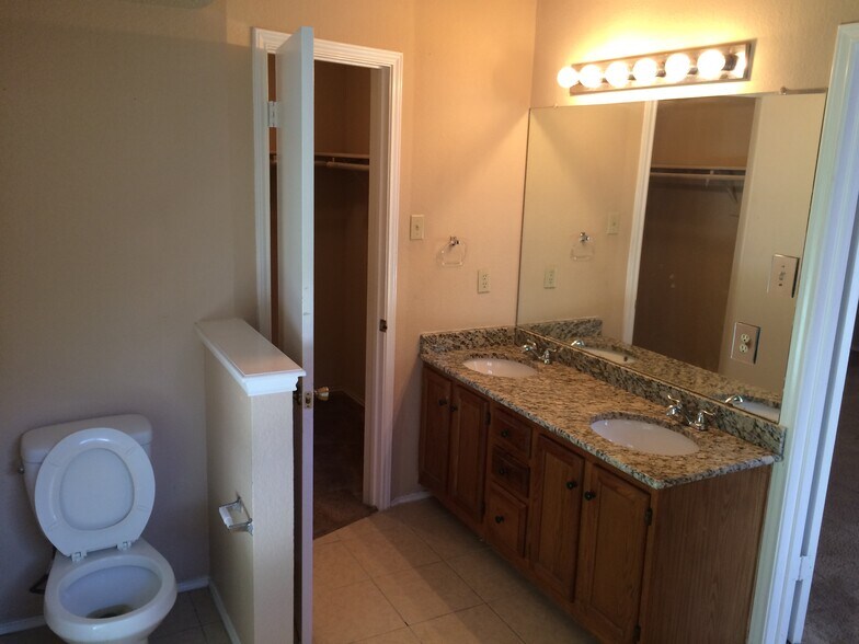 Building Photo - 13941 Maricella Ln