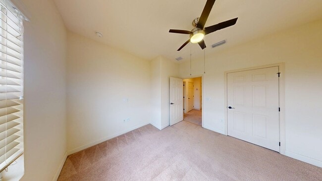 Building Photo - 4/3.5 TOWNHOME VILLA in Waterstone-Davenport
