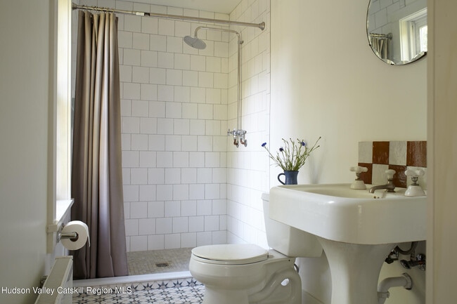 Building Photo - 203 Big Woods Rd