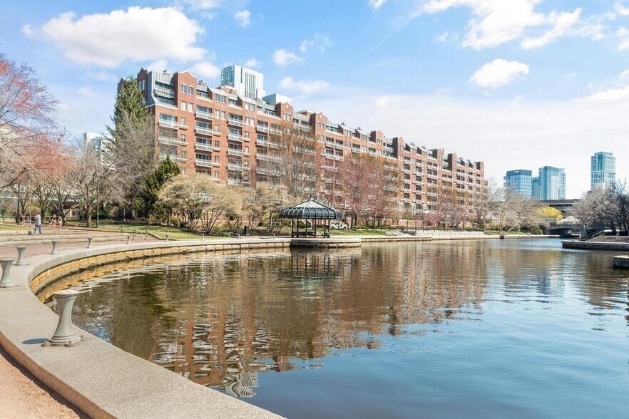 Building Photo - 4 Canal Park
