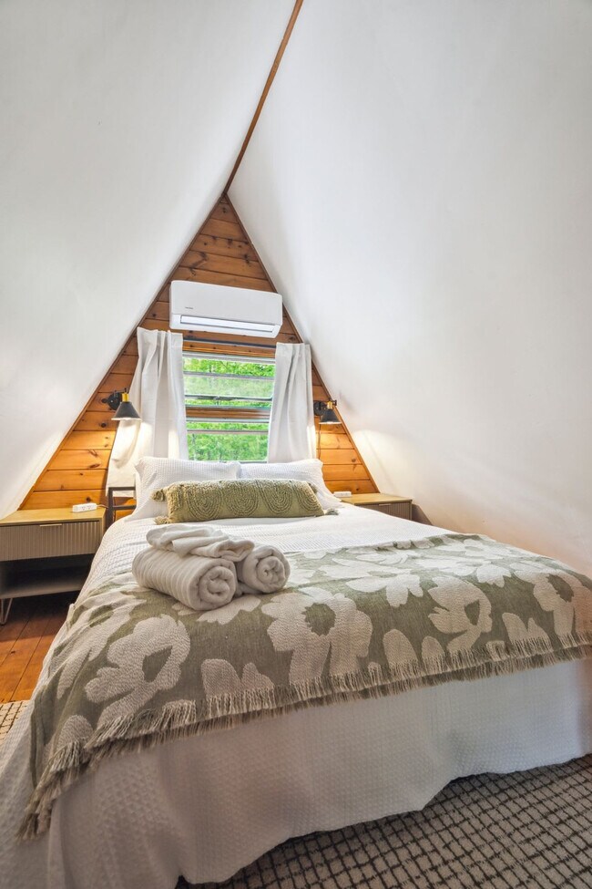 Building Photo - 51 Lake Pines Cir