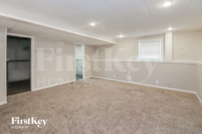 Building Photo - 909 Minnie Ave