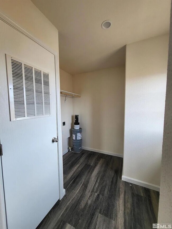 Building Photo - Spacious 3-Bedroom Home on 1.35 Acres with Valley Views – Dayton, NV