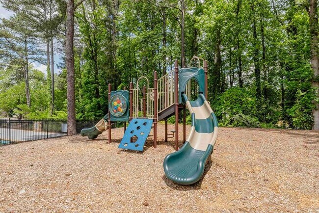 Building Photo - Affordable Living 20 Minutes from Everything Atlanta -2 Bedroom 2 1/2 Baths only $1300*