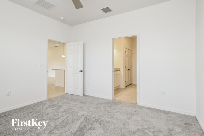 Building Photo - 1585 Isleta Lp