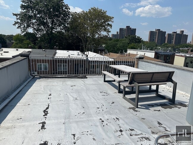 Building Photo - 65 PLACE