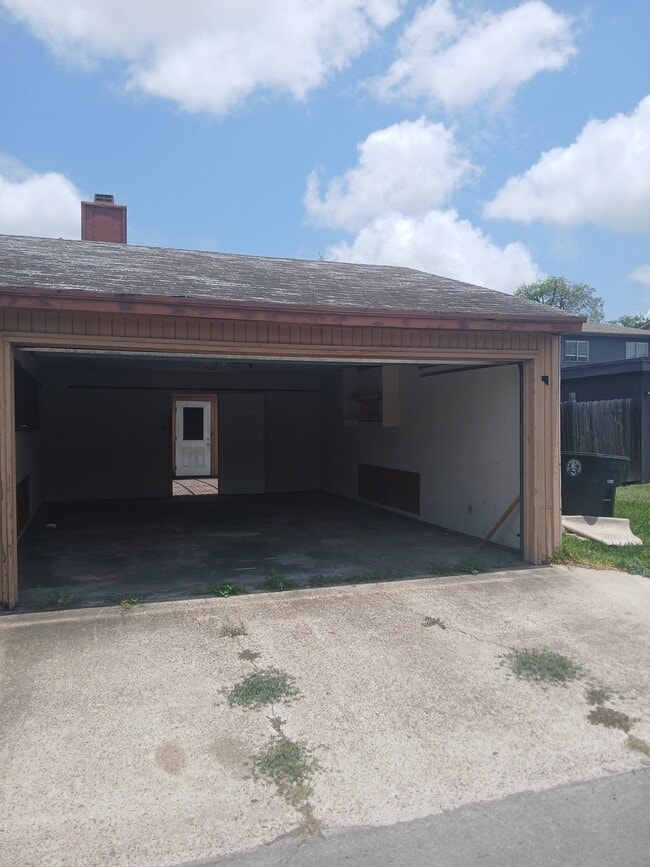 Building Photo - 5101 Middlecoff Cir