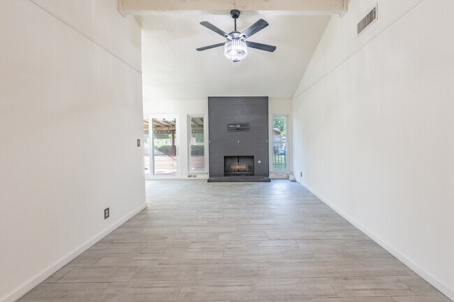 Building Photo - 6822 Rivulet