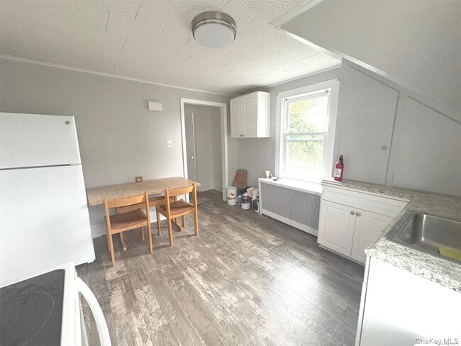 Building Photo - 3 Pine St