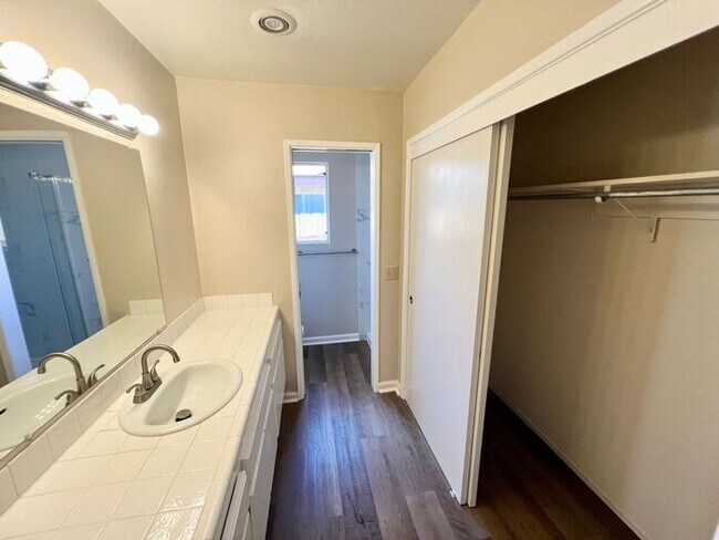 Building Photo - Welcome to your new home in the heart of Pacific Beach!