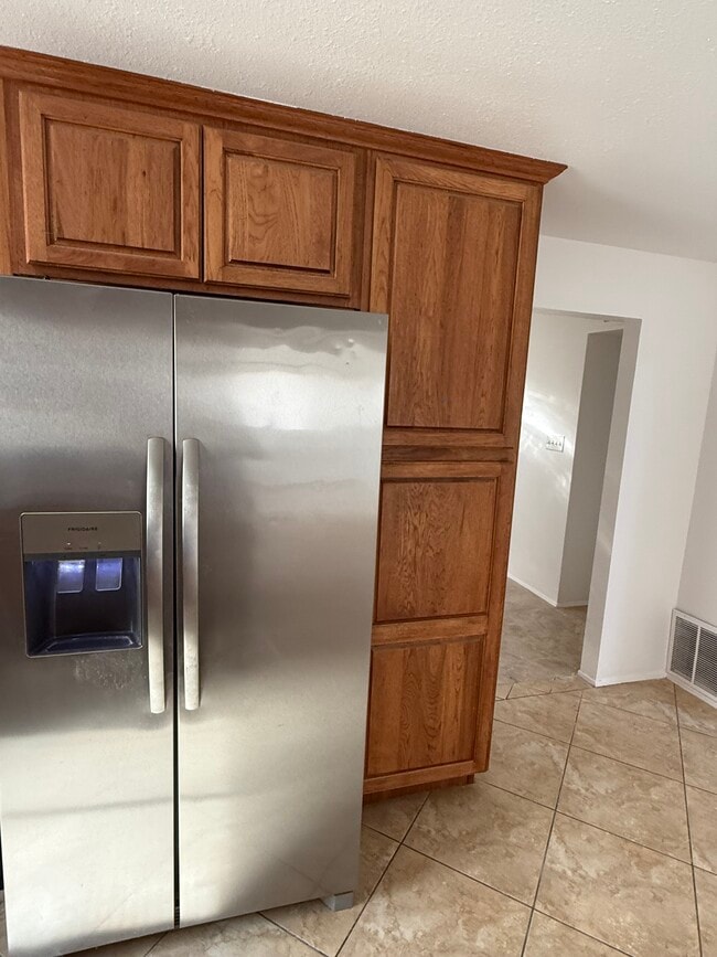 Building Photo - 7234 E Beverly Dr